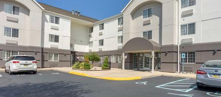 Executive Residency by BW Willow Grove Exterior