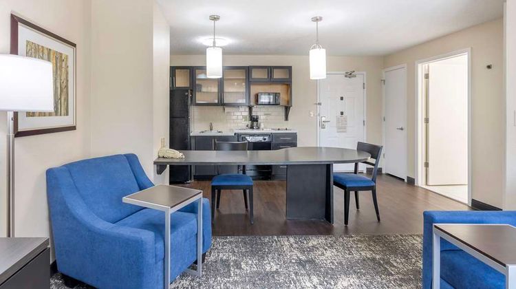 Executive Residency by BW Willow Grove Room