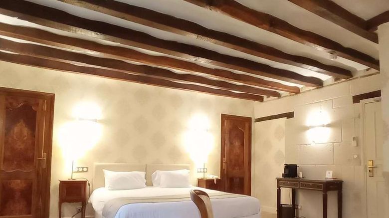 <b>Hotel Le Grand Monarque Room</b>. Images powered by <a href="https://iceportal.shijigroup.com/" title="IcePortal" target="_blank">IcePortal</a>.