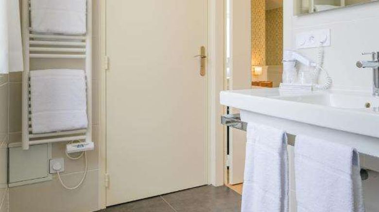<b>Hotel Le Grand Monarque Room</b>. Images powered by <a href="https://iceportal.shijigroup.com/" title="IcePortal" target="_blank">IcePortal</a>.