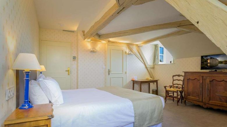 <b>Hotel Le Grand Monarque Room</b>. Images powered by <a href="https://iceportal.shijigroup.com/" title="IcePortal" target="_blank">IcePortal</a>.