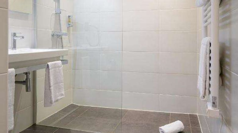 <b>Hotel Le Grand Monarque Room</b>. Images powered by <a href="https://iceportal.shijigroup.com/" title="IcePortal" target="_blank">IcePortal</a>.