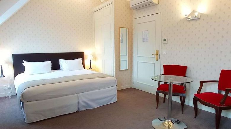 <b>Hotel Le Grand Monarque Room</b>. Images powered by <a href="https://iceportal.shijigroup.com/" title="IcePortal" target="_blank">IcePortal</a>.