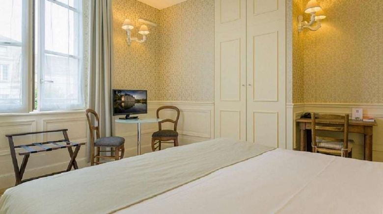 <b>Hotel Le Grand Monarque Room</b>. Images powered by <a href="https://iceportal.shijigroup.com/" title="IcePortal" target="_blank">IcePortal</a>.