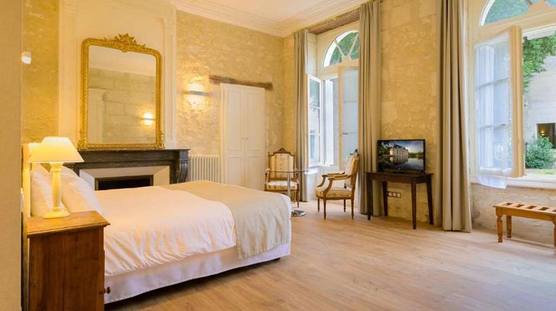 <b>Hotel Le Grand Monarque Room</b>. Images powered by <a href="https://iceportal.shijigroup.com/" title="IcePortal" target="_blank">IcePortal</a>.