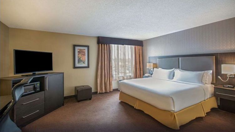 Quality Inn & Suites Room