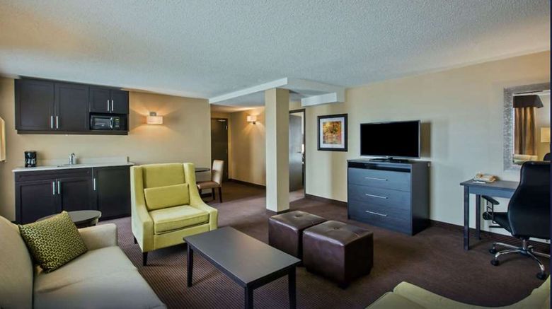 <b>Quality Inn & Suites Room</b>. Images powered by <a href="https://iceportal.shijigroup.com/" title="IcePortal" target="_blank">IcePortal</a>.