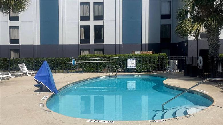 <b>Quality Inn Southside Jacksonville Pool</b>. Images powered by <a href="https://iceportal.shijigroup.com/" title="IcePortal" target="_blank">IcePortal</a>.