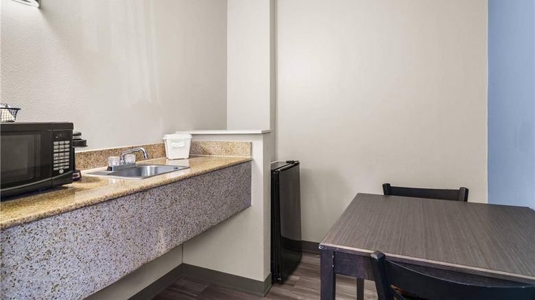 <b>Quality Inn Southside Jacksonville Room</b>. Images powered by <a href="https://iceportal.shijigroup.com/" title="IcePortal" target="_blank">IcePortal</a>.
