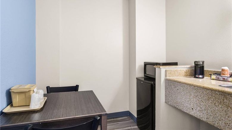 <b>Quality Inn Southside Jacksonville Room</b>. Images powered by <a href="https://iceportal.shijigroup.com/" title="IcePortal" target="_blank">IcePortal</a>.