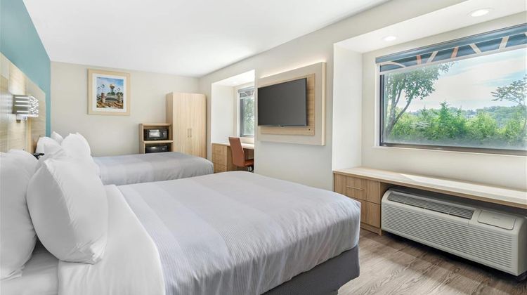 Quality Inn and Suites Knoxville Room