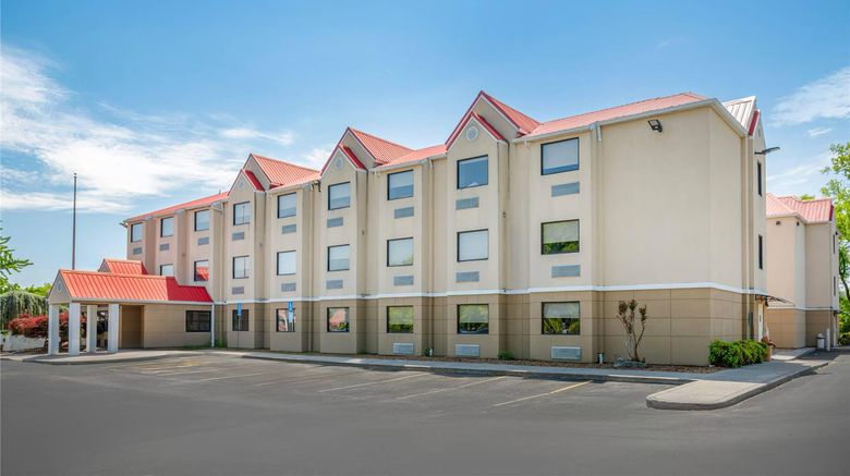 <b>Quality Inn and Suites Knoxville Exterior</b>. Images powered by <a href="https://iceportal.shijigroup.com/" title="IcePortal" target="_blank">IcePortal</a>.