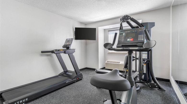 <b>Quality Inn and Suites Knoxville Health</b>. Images powered by <a href="https://iceportal.shijigroup.com/" title="IcePortal" target="_blank">IcePortal</a>.