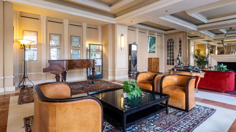 <b>Hotel du Parc Lobby</b>. Images powered by <a href="https://iceportal.shijigroup.com/" title="IcePortal" target="_blank">IcePortal</a>.