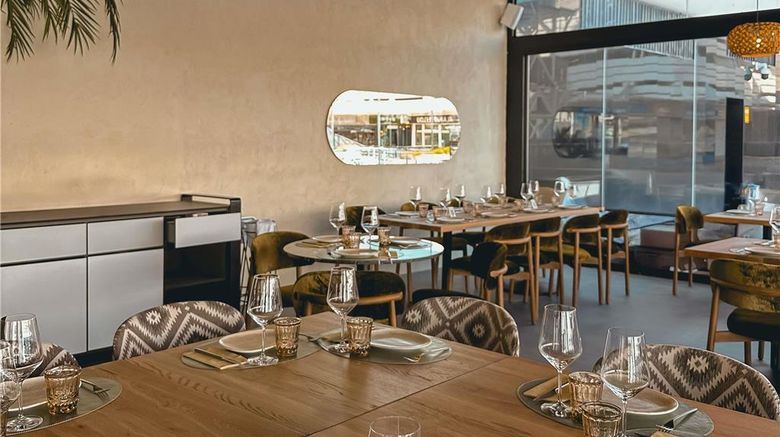<b>Novotel Valencia Restaurant</b>. Images powered by <a href="https://iceportal.shijigroup.com/" title="IcePortal" target="_blank">IcePortal</a>.