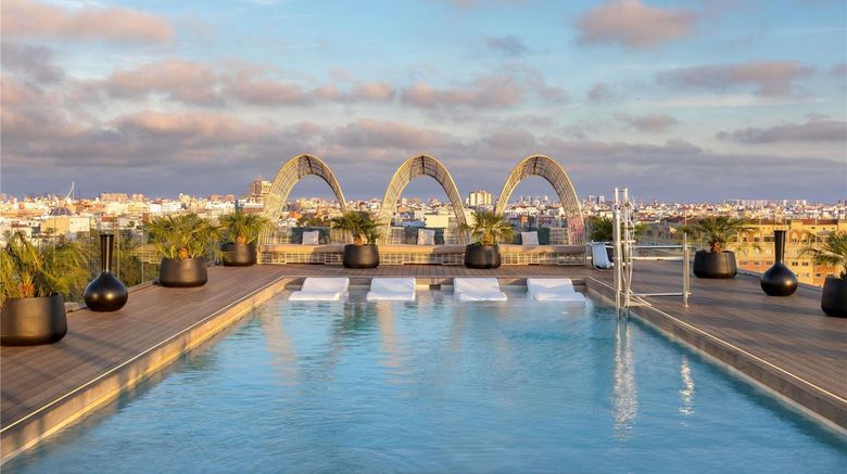 <b>Novotel Valencia Pool</b>. Images powered by <a href="https://iceportal.shijigroup.com/" title="IcePortal" target="_blank">IcePortal</a>.