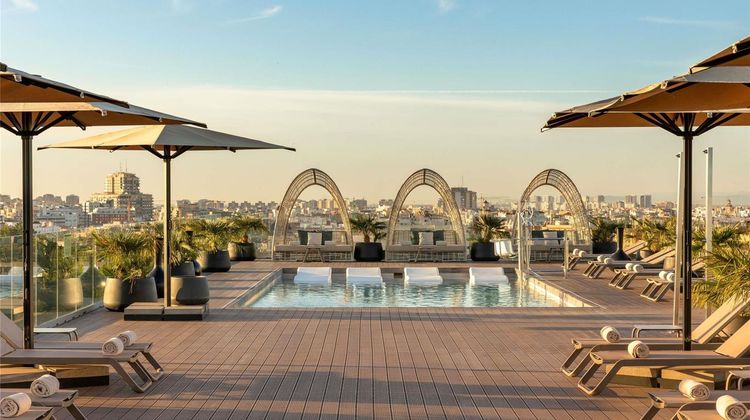 Novotel Valencia Pool