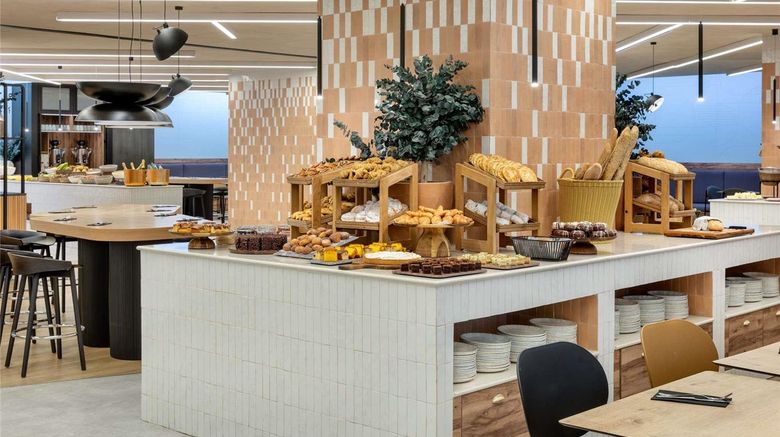 <b>Novotel Valencia Restaurant</b>. Images powered by <a href="https://iceportal.shijigroup.com/" title="IcePortal" target="_blank">IcePortal</a>.