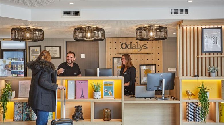Odalys City Nimes Arenes Lobby. Images powered by <a href="https://iceportal.shijigroup.com" target="_blank" rel="noopener">Ice Portal</a>.