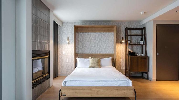 Verso Hotel Room