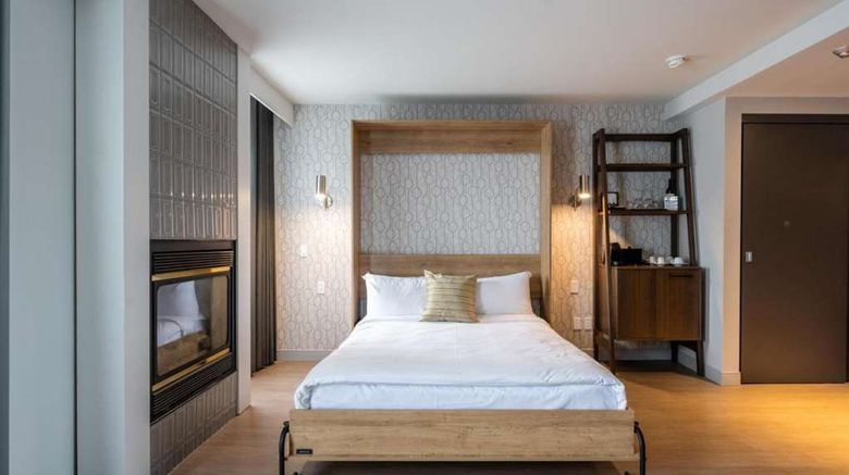 <b>Verso Hotel Room</b>. Images powered by <a href="https://iceportal.shijigroup.com/" title="IcePortal" target="_blank">IcePortal</a>.