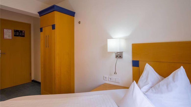 <b>Aspire Kronprinz, Trademark Coll Wyndham Room</b>. Images powered by <a href="https://iceportal.shijigroup.com/" title="IcePortal" target="_blank">IcePortal</a>.