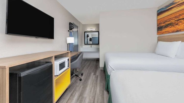 Days Inn by Wyndham Wichita Falls Room