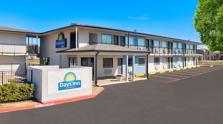 Days Inn by Wyndham Wichita Falls Exterior