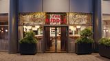 <b>Radisson Red London Twickenham Restaurant</b>. Images powered by <a href="https://iceportal.shijigroup.com/" title="IcePortal" target="_blank">IcePortal</a>.