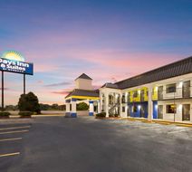 Days Inn & Suites Vicksburg Exterior