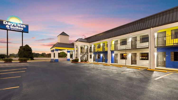 Days Inn & Suites Vicksburg Exterior