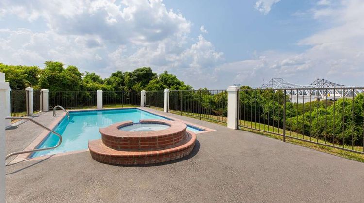 Days Inn & Suites Vicksburg Pool