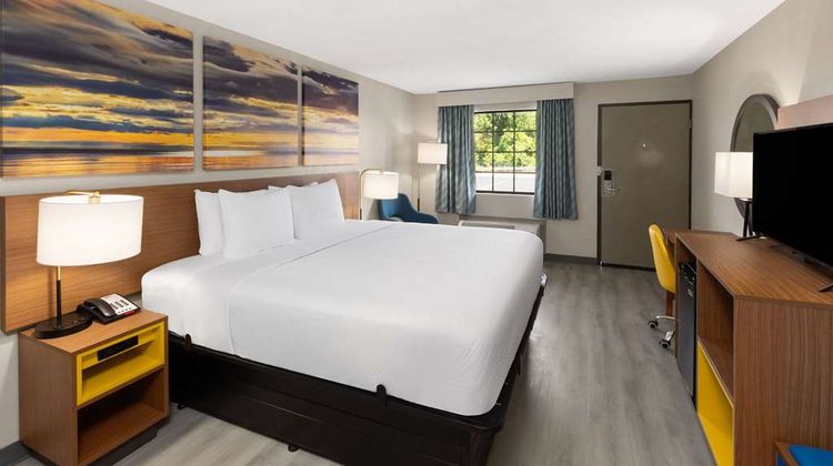 Days Inn & Suites Vicksburg Room