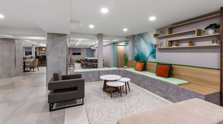 <b>Wyndham Garden Louisville East Lobby</b>. Images powered by <a href="https://iceportal.shijigroup.com/" title="IcePortal" target="_blank">IcePortal</a>.