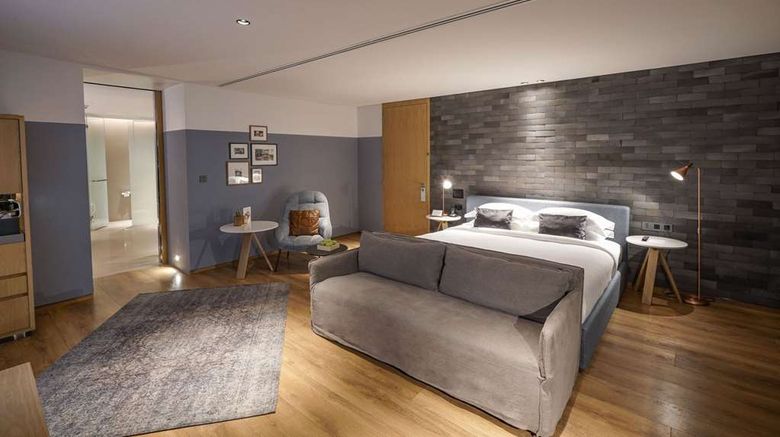 <b>Ad Lib, Bangkok Room</b>. Images powered by <a href="https://iceportal.shijigroup.com/" title="IcePortal" target="_blank">IcePortal</a>.