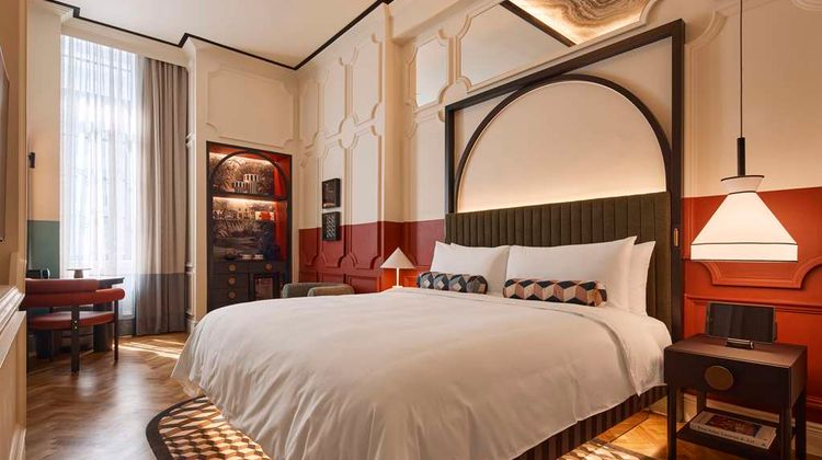 QT Singapore Room