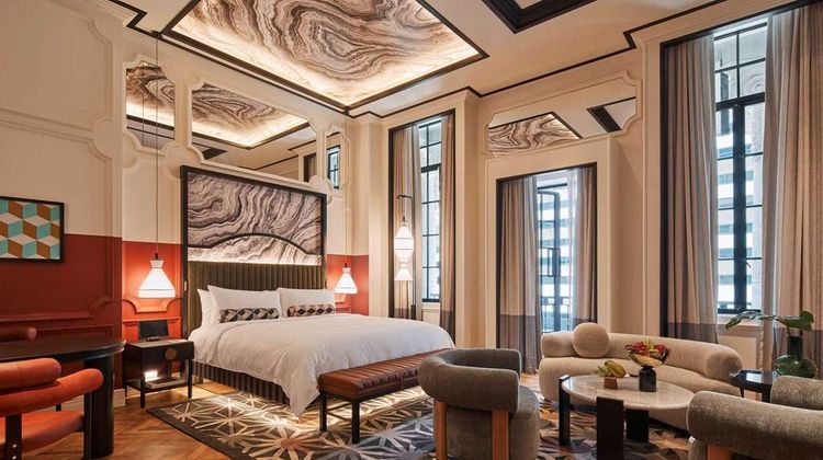 QT Singapore Suite