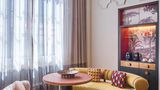 <b>QT Singapore Suite</b>. Images powered by <a href="https://iceportal.shijigroup.com/" title="IcePortal" target="_blank">IcePortal</a>.