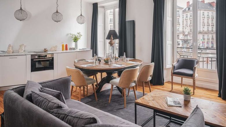 <b>Maison du Monde Hotel & Suites Suite</b>. Images powered by <a href="https://iceportal.shijigroup.com/" title="IcePortal" target="_blank">IcePortal</a>.