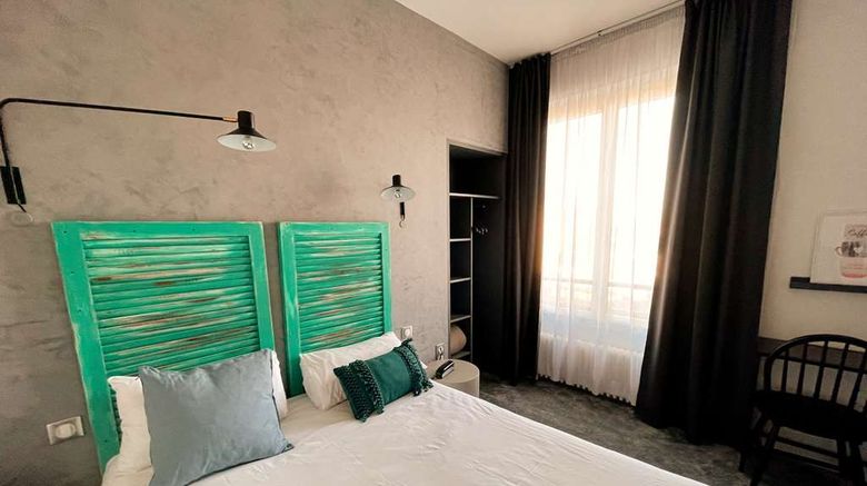 <b>Urban Jungle Hotel Orleans Room</b>. Images powered by <a href="https://iceportal.shijigroup.com/" title="IcePortal" target="_blank">IcePortal</a>.