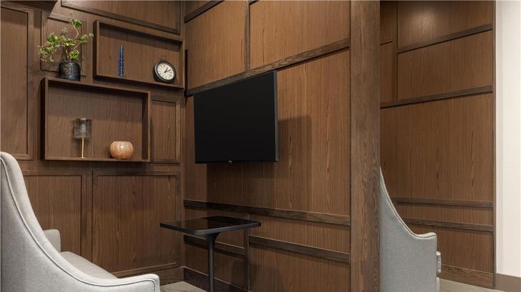 Hyatt Place/Airport Corporate Centre Lobby