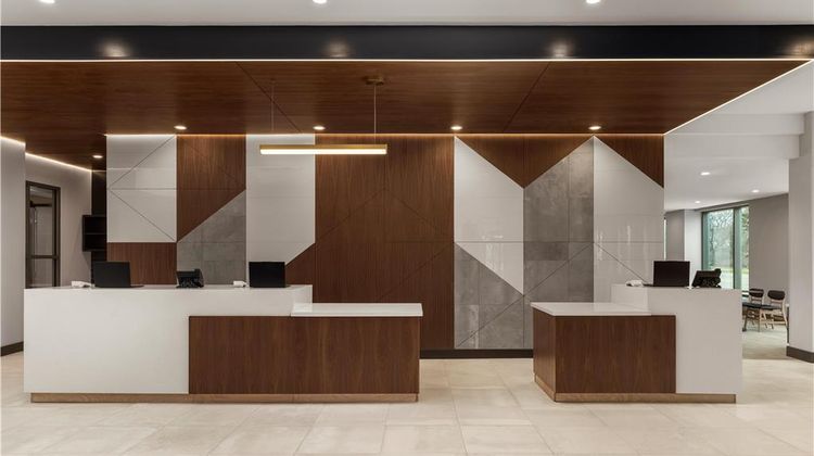 Hyatt Place/Airport Corporate Centre Lobby