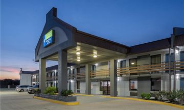 SureStay by Best Western Gonzales