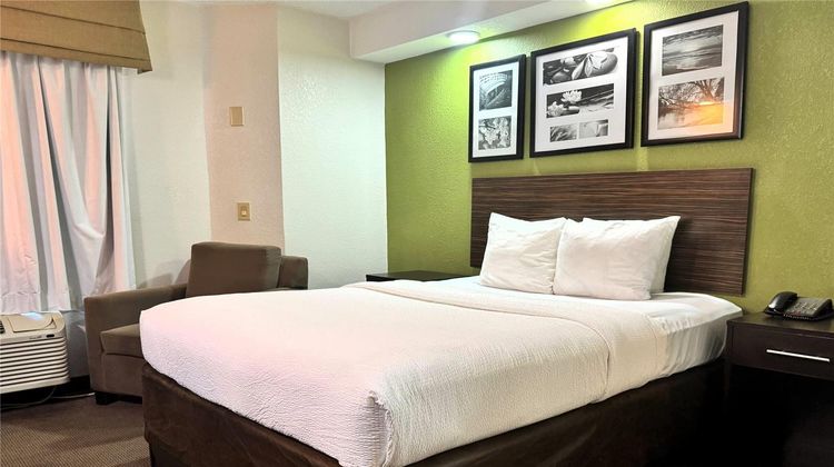 Travelodge by Wyndham Flowood Room