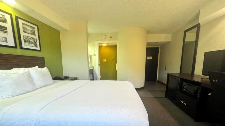 Travelodge by Wyndham Flowood Room