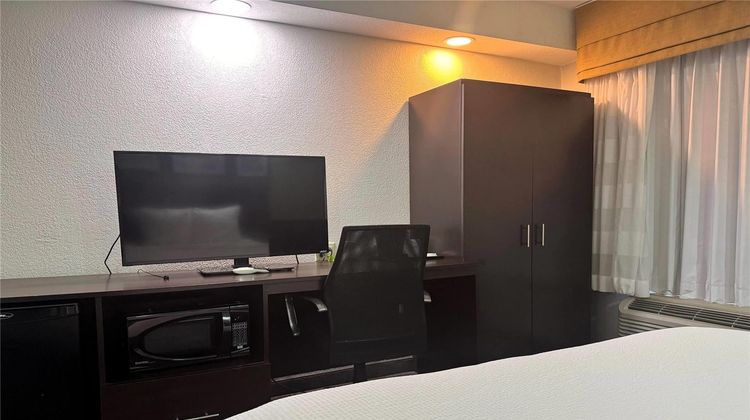 Travelodge by Wyndham Flowood Room