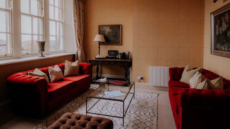 <b>Swinton Park Hotel Suite</b>. Images powered by <a href="https://iceportal.shijigroup.com/" title="IcePortal" target="_blank">IcePortal</a>.