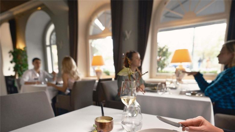 <b>The Mozart Prague Restaurant</b>. Images powered by <a href="https://iceportal.shijigroup.com/" title="IcePortal" target="_blank">IcePortal</a>.