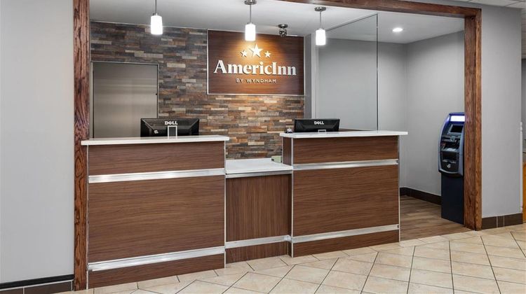 AmericInn & Suites Baraboo Event Ctr Lobby