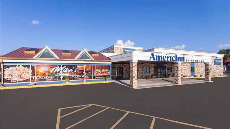 <b>AmericInn & Suites Baraboo Event Ctr Exterior</b>. Images powered by <a href="https://iceportal.shijigroup.com/" title="IcePortal" target="_blank">IcePortal</a>.
